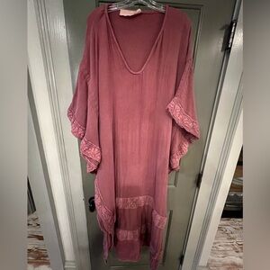 Jen’s Pirate Booty M/L Wynn Kaftan in Merlot